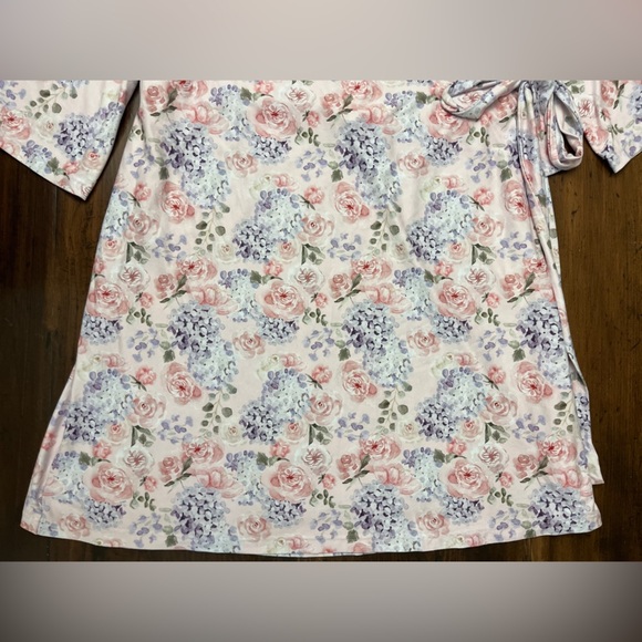 Caden Lane Henlee’s Hydrangea Print Maternity Hospital Robe One Size Floral Chic - Picture 2 of 14